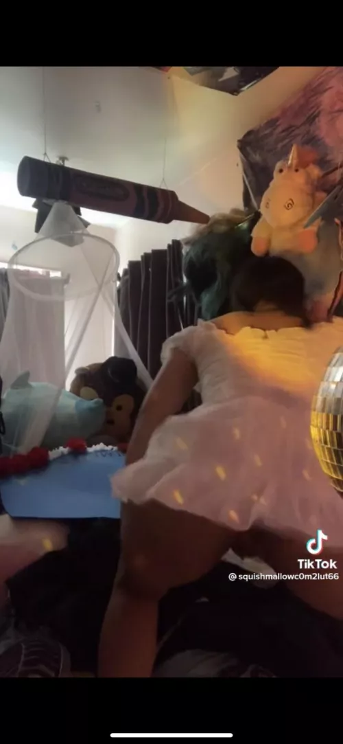 Pussy slip while twerking name in photo by Beneficial-Pin6048