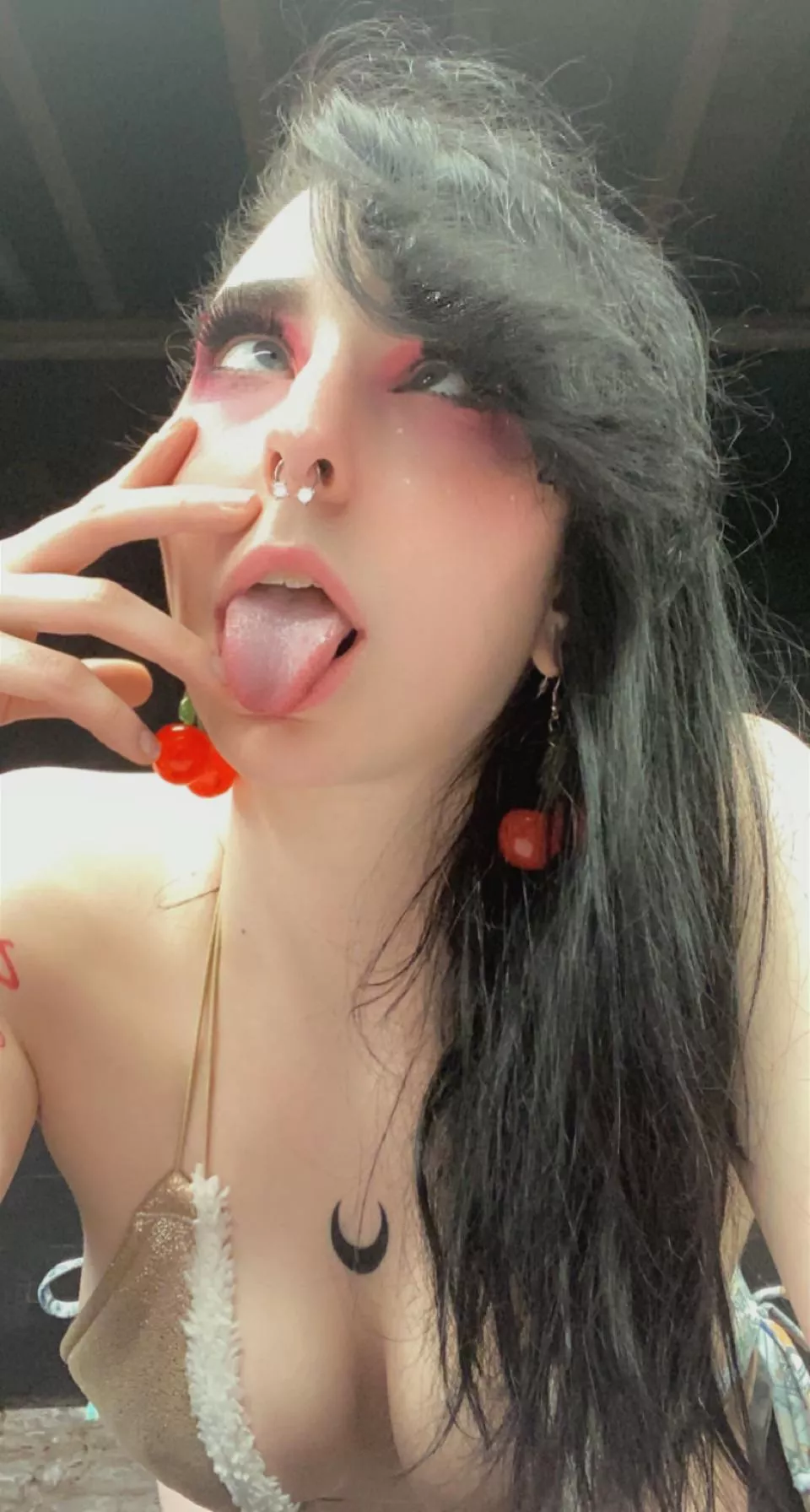 Put your foam on my stripper tongue <3 posted by sourbxtch