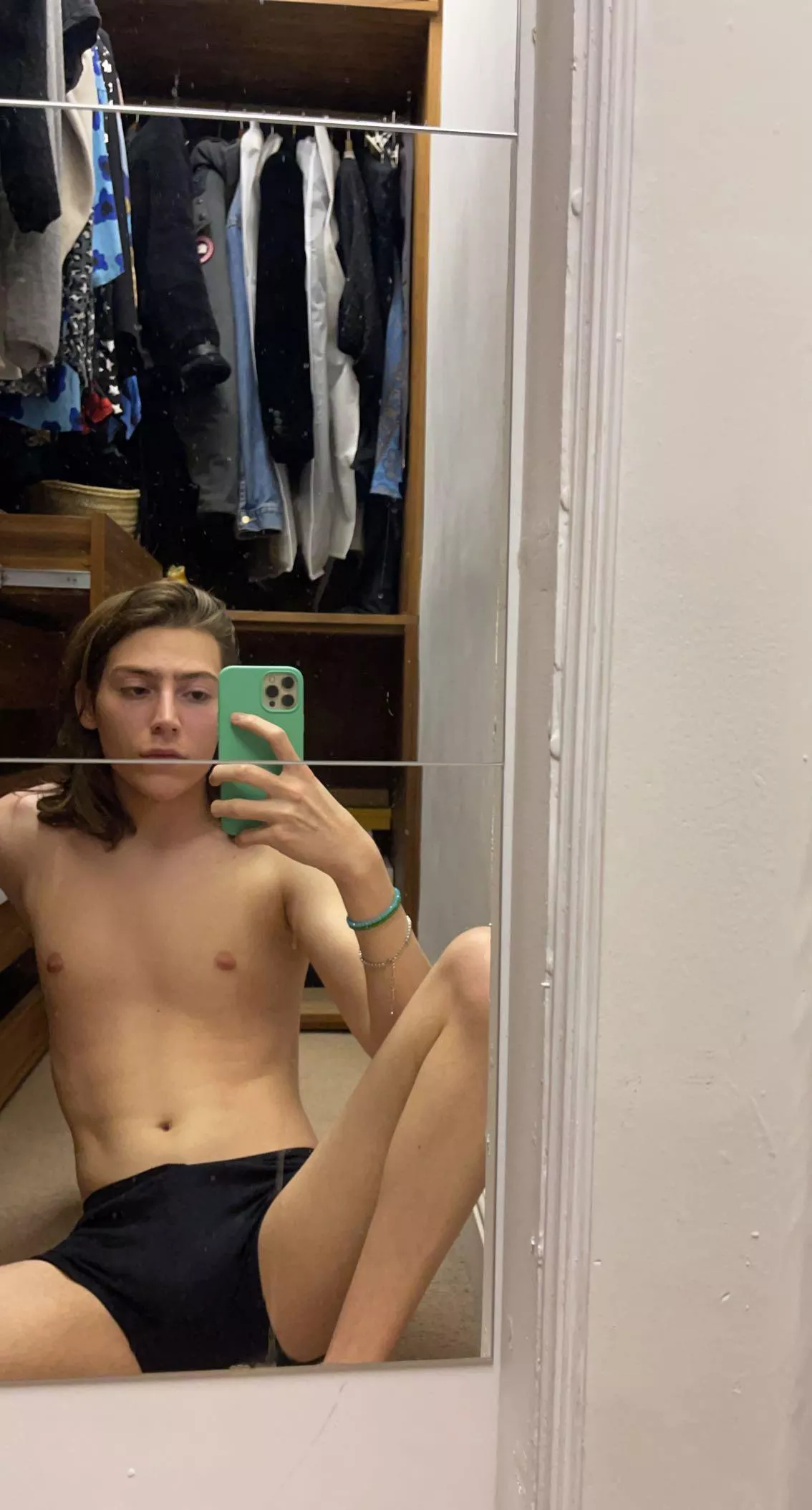 Put your hands inside my boxers 🤤 posted by Garcondejour