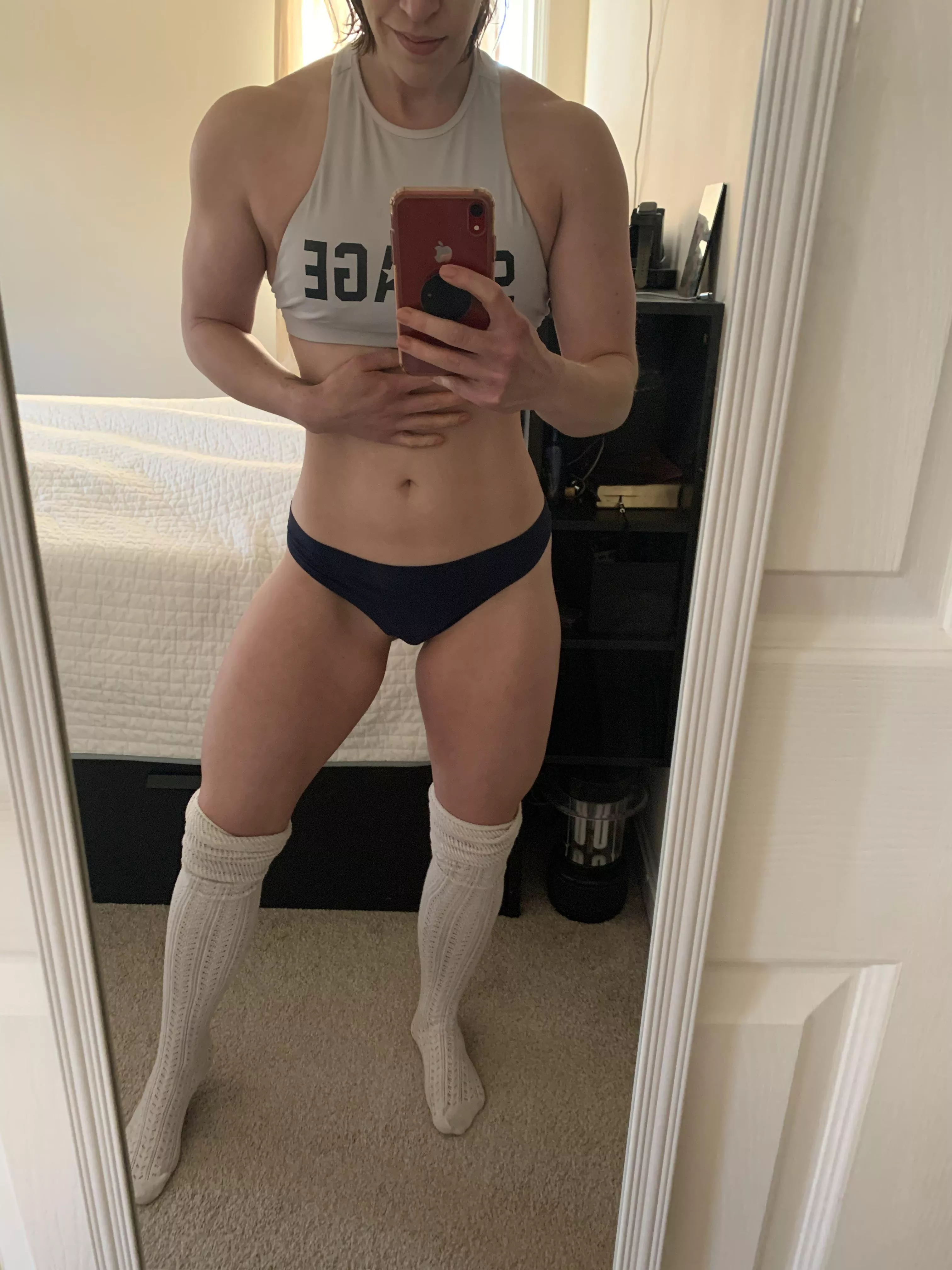 Quads, delts, and bis 💪🏻♥️😘 posted by jessjesscscs