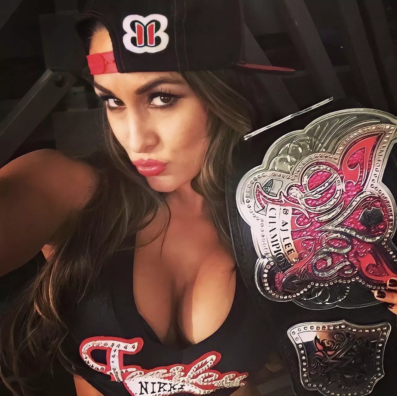 Queen nikki posted by lokikolio