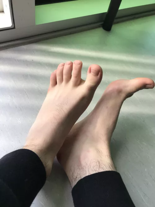 Queer trans boy here ☺️ what would you do to my feet? by Leoinouterspace