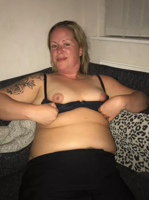 Quick flash by brokenaughtygirl