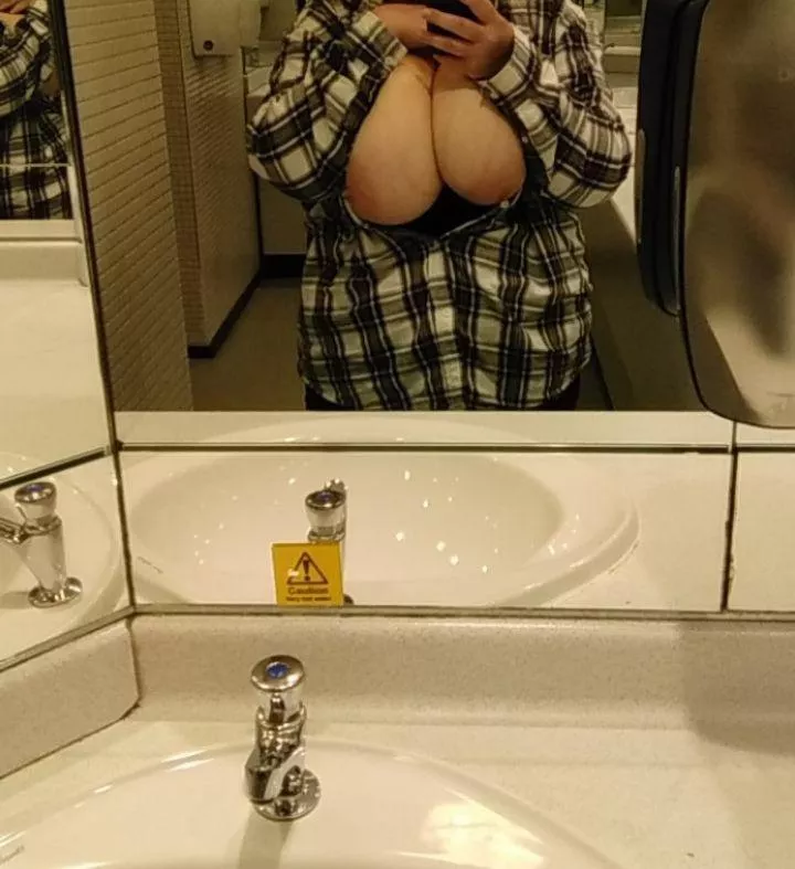 Quick little flash posted by Milky_Mummy