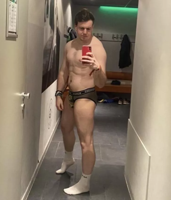 Quick mirror selfie in the locker room [M](30) posted by Planthoarder23