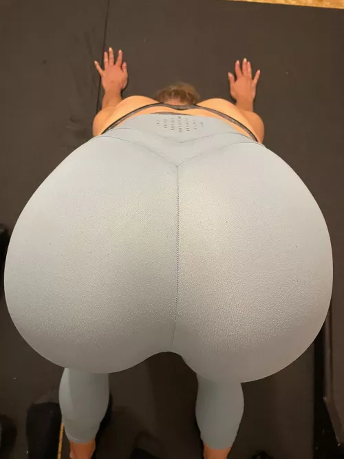 Quick morning stretch by __ellie_lou__