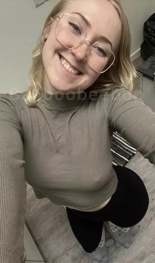 Quick selfie hello 👋 by baaboobeebop