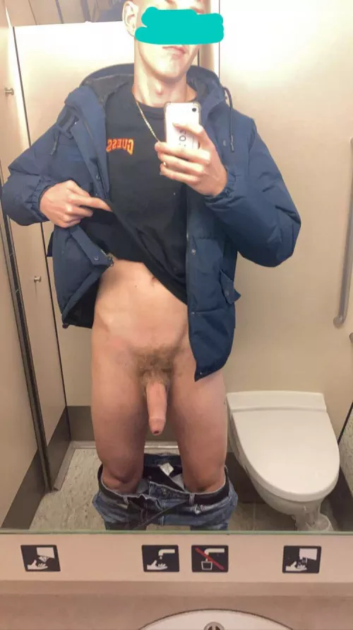 Quick selfie on the train 🇸🇪 by Powerful-Trick-7326