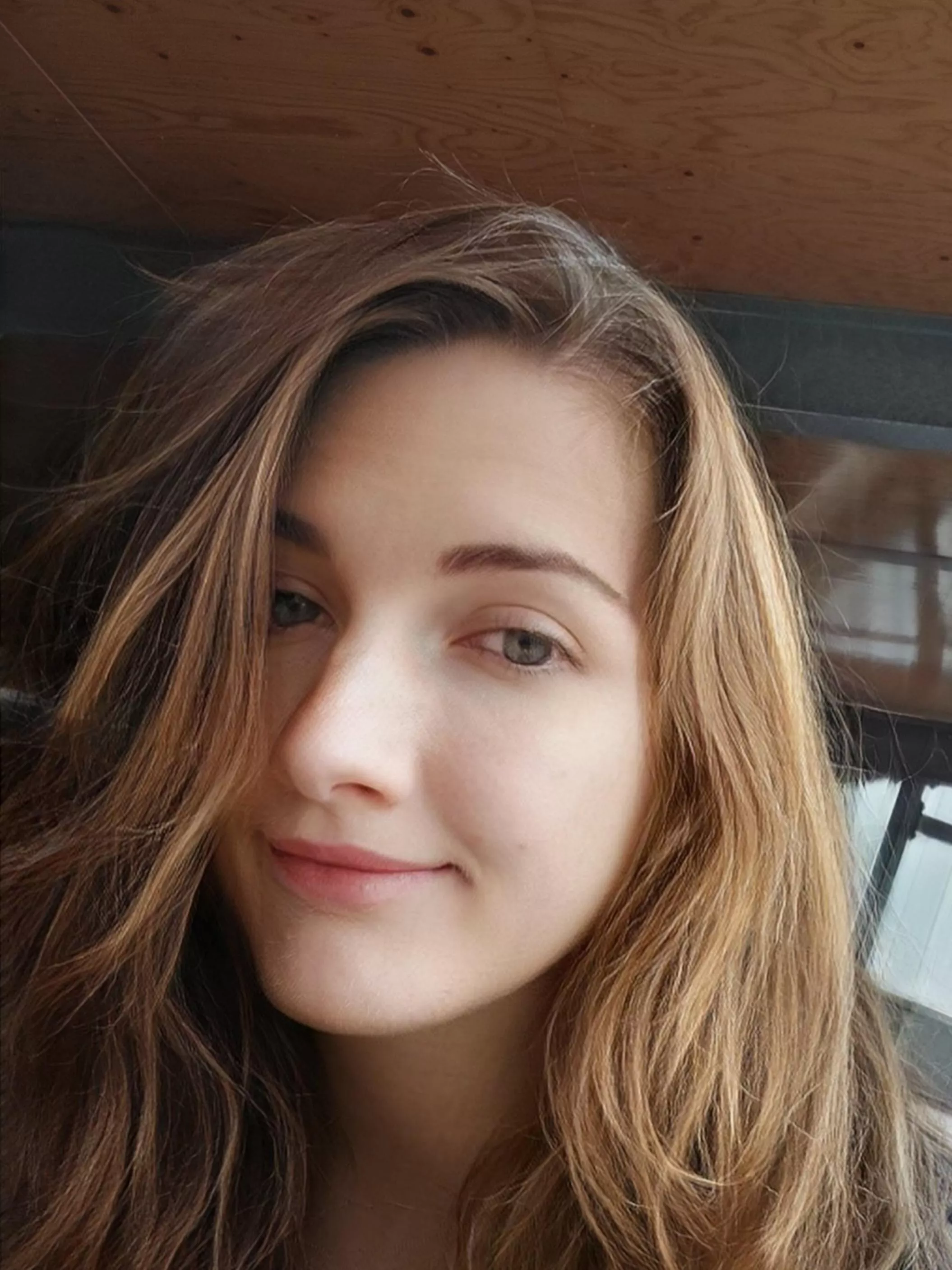 Quick work selfie 👀🥰 posted by Lightningale_