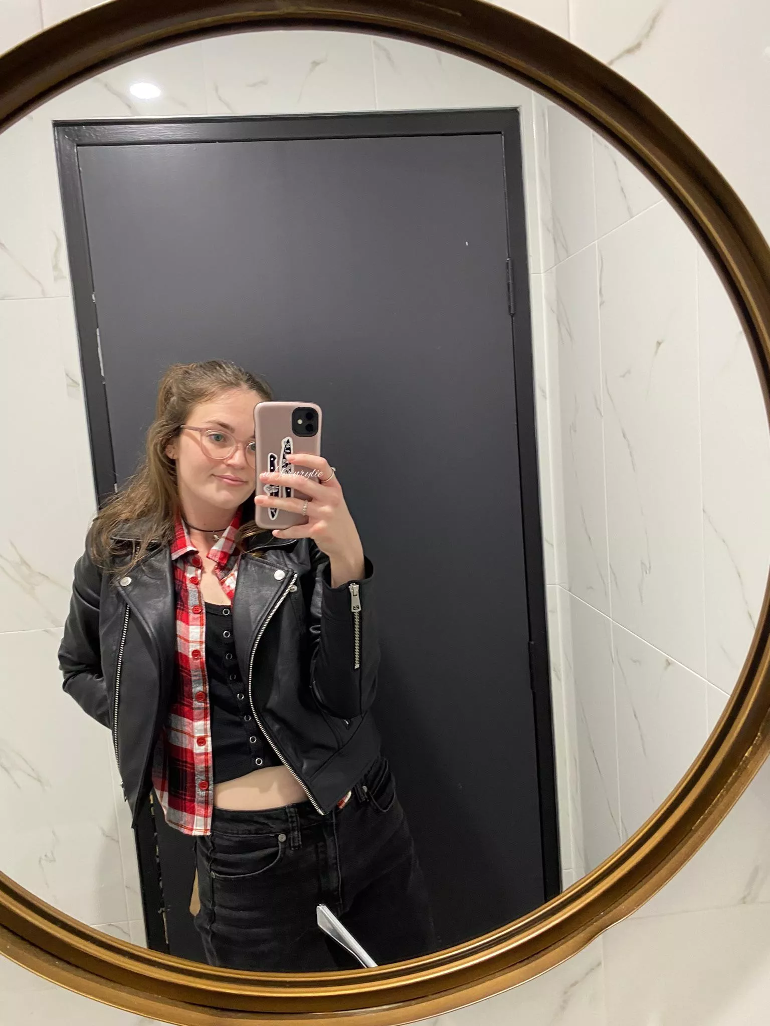 Quickie in the bathroom, or maybe I could just give you head posted by fernrylie