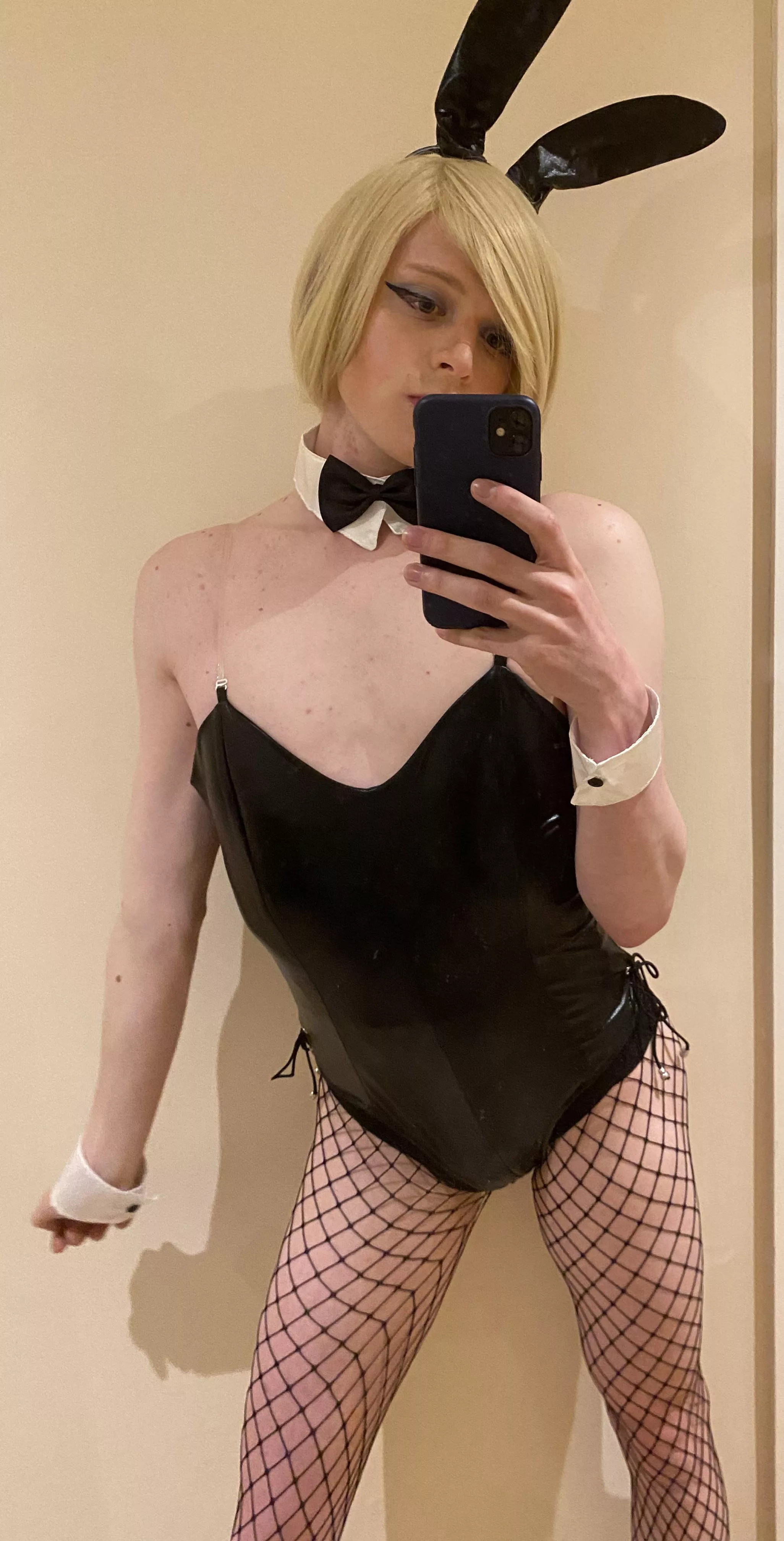 Quickly plunge into the rabbit hole 😘💋 posted by BillyCD555