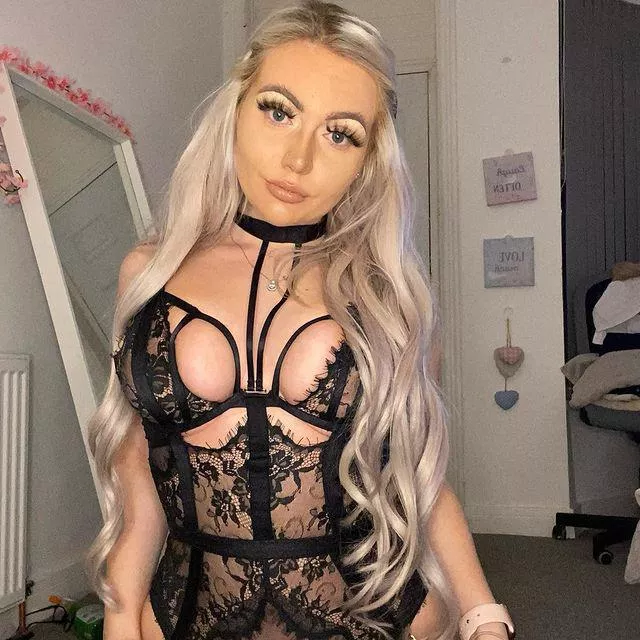 Quite an eyeful posted by Baz-xx44