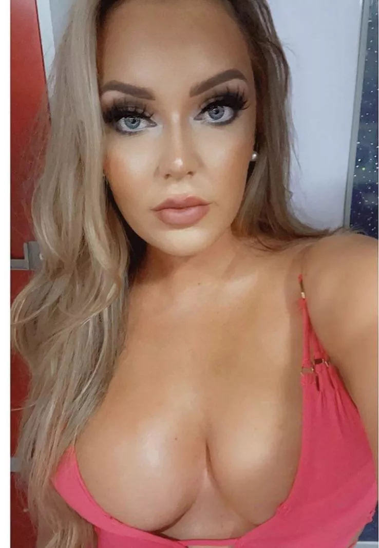 Rachel 🥵🥵🥵 posted by SlowAmphibian6001