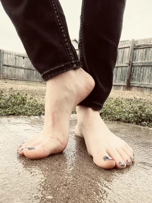 Rainy day feeties by jserrano8819