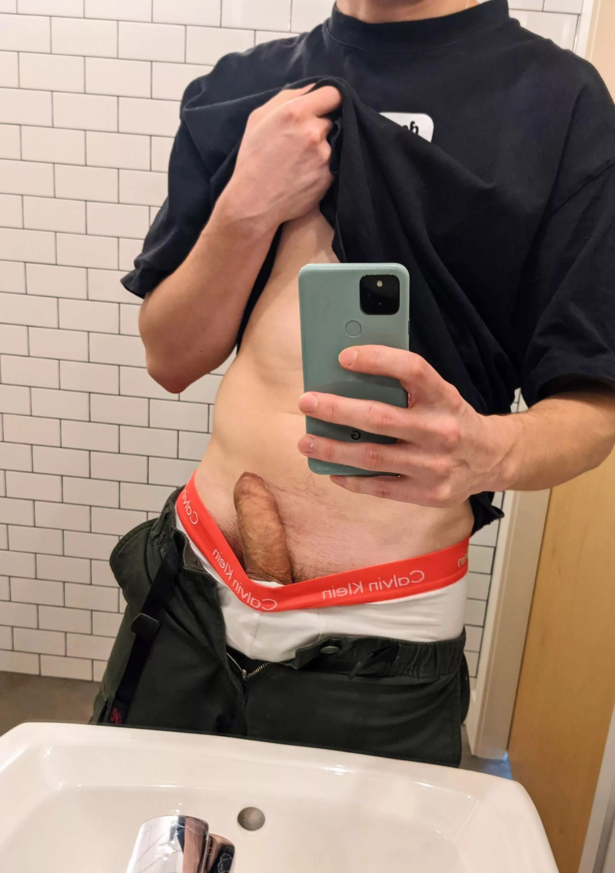 Ran to the bathroom to take care of this 🥵 posted by n0tforlong