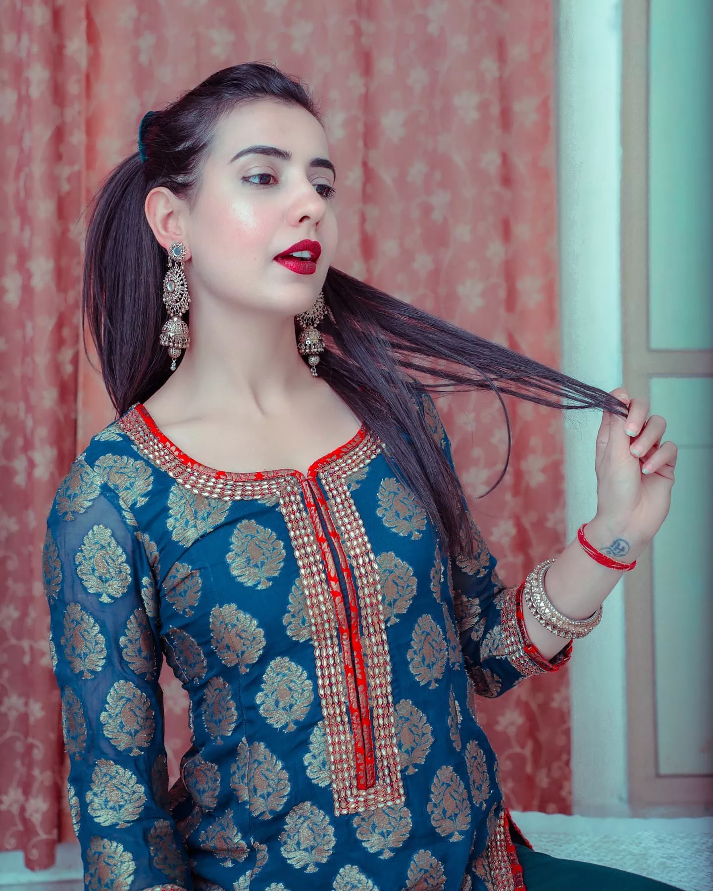 Rashmi Rai posted by shbmpl