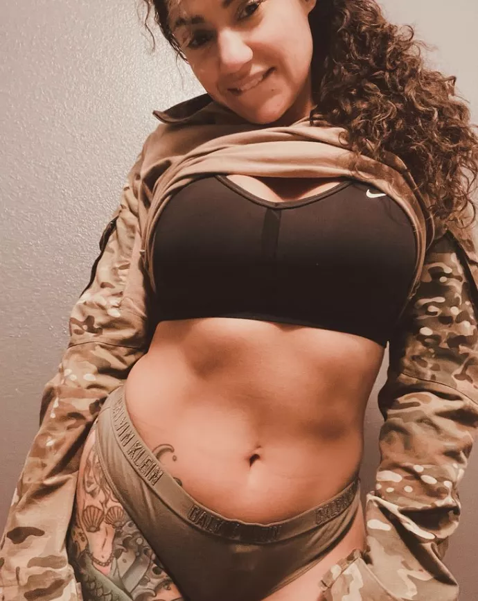 Rate my Belly Button please. 10 being the best. [OC] posted by Pearl_Gonzalez