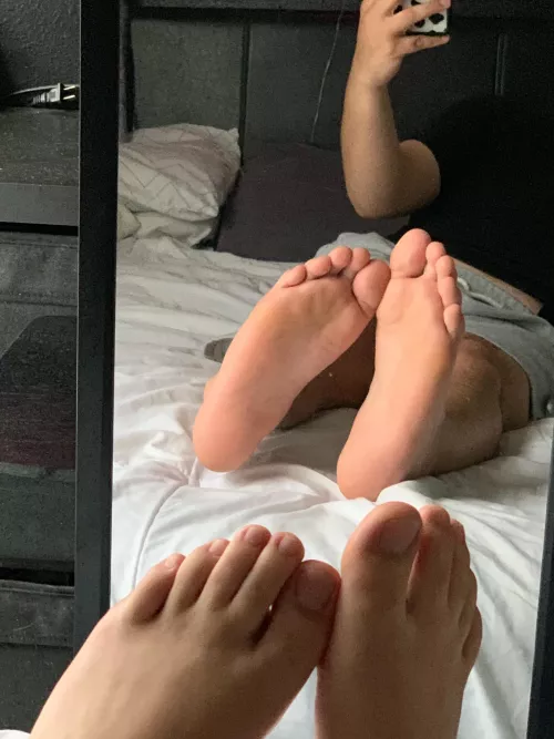 rate my feet??? by kidneymilkshakes