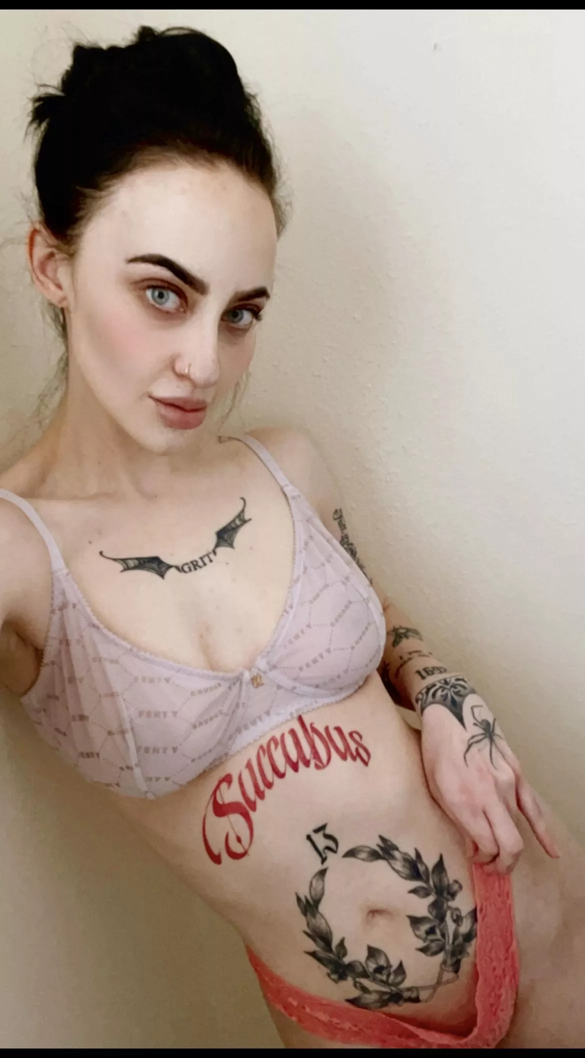 Ravenna de Vil (@h0t.g0thic) [Instagram] posted by ravennadevil