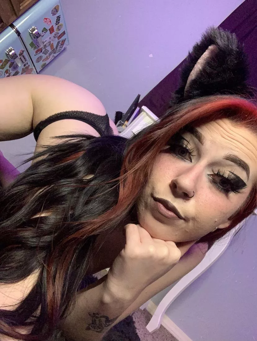 Ready and in position! I’m sorry if 💦 on you.. 🙈 posted by ScarlettFever1129