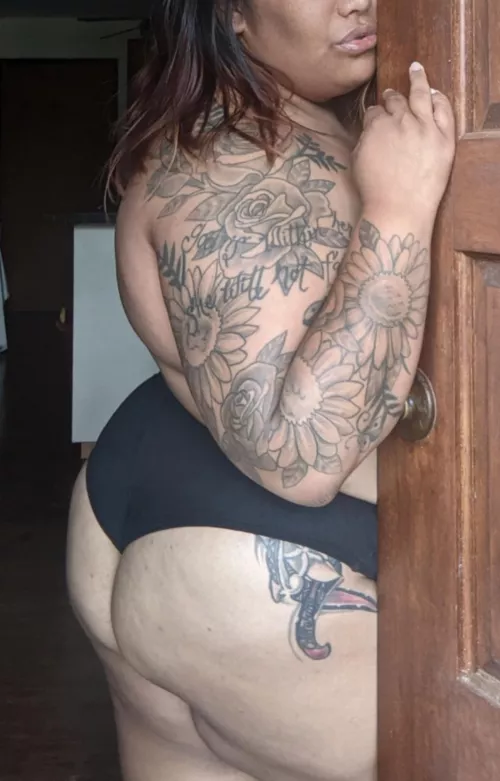 ready for a spreading by nikkirogue-bbw