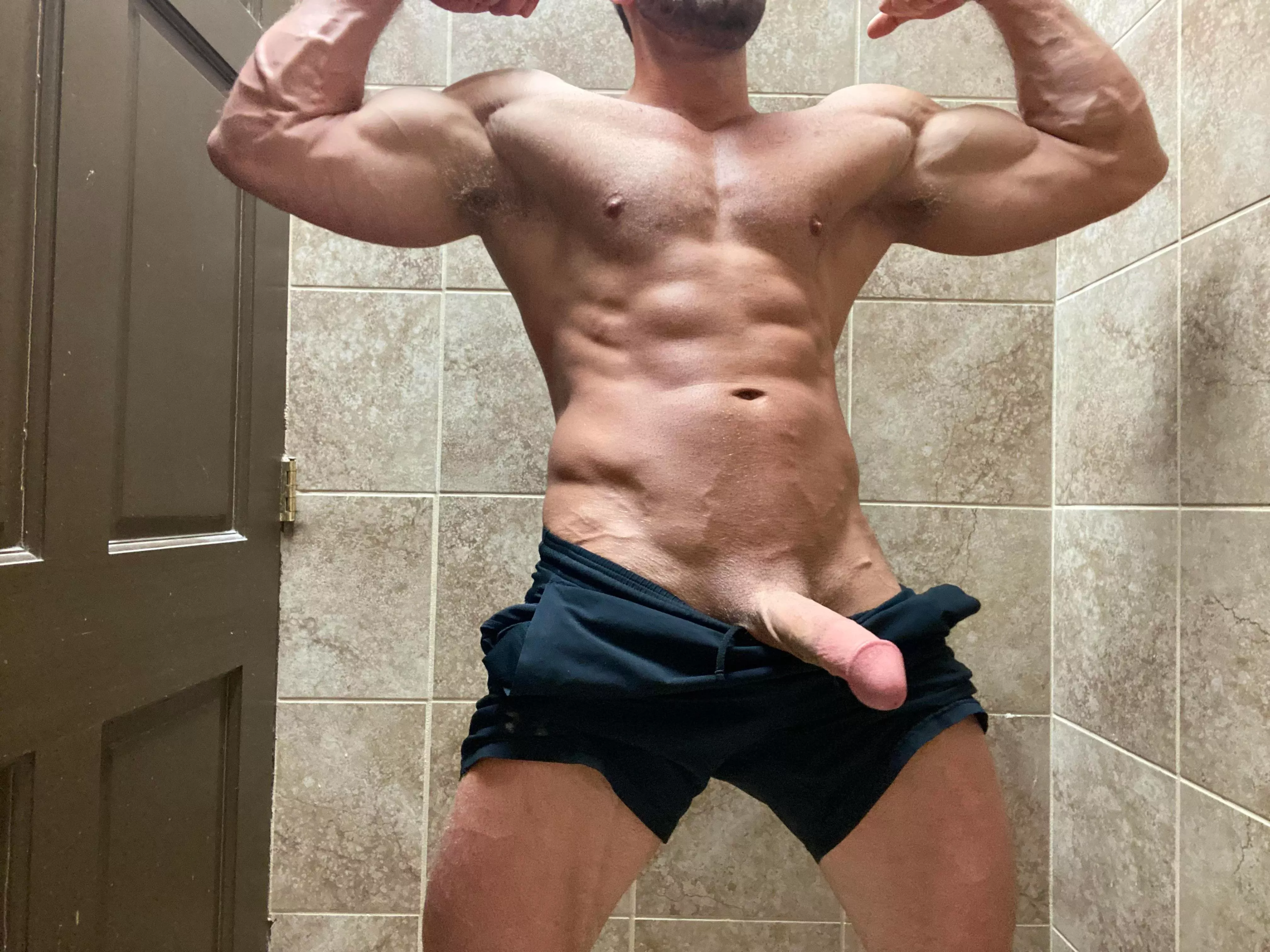 Ready to choke you with these big arms while fucking you doggy 💪😈 posted by daddyd010