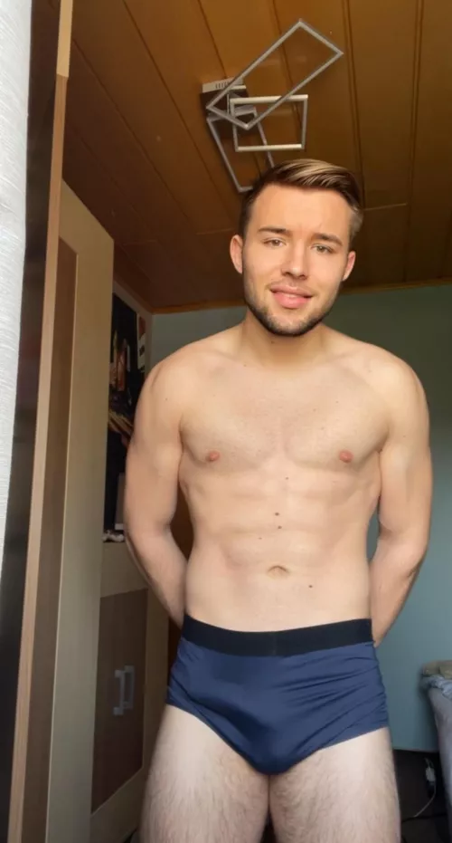 ready to gayme? There is a ps4 controller behind me so we could start to play by blondboyjan