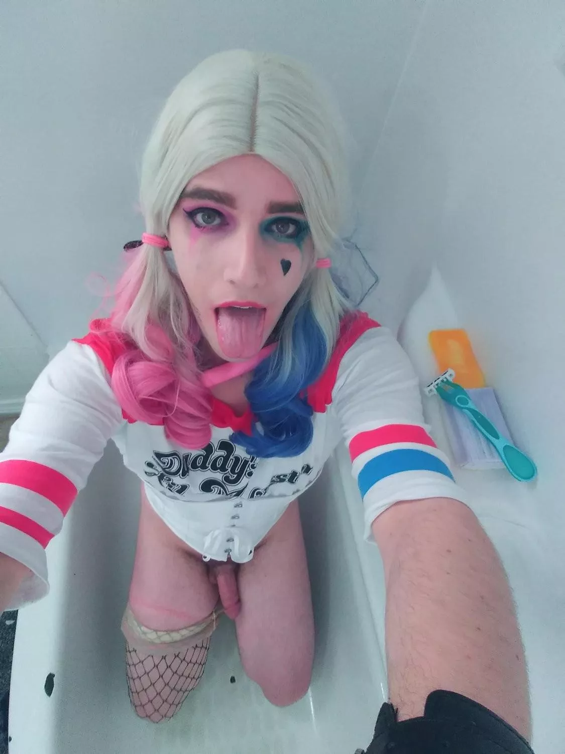 ready to get messy 😘 posted by pink_collarx