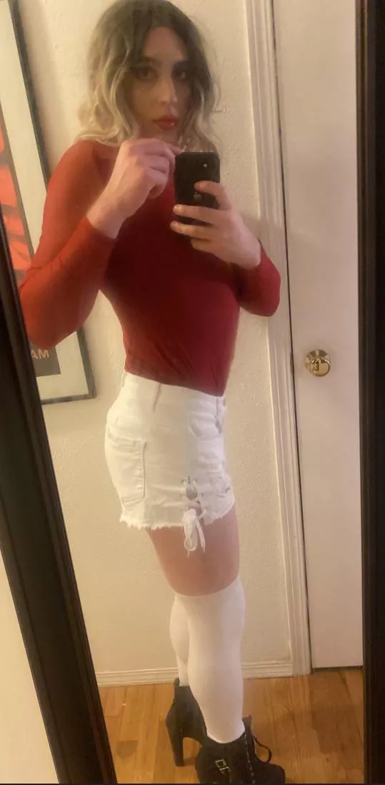 Ready to go get picked up 😈 posted by thathoechloe