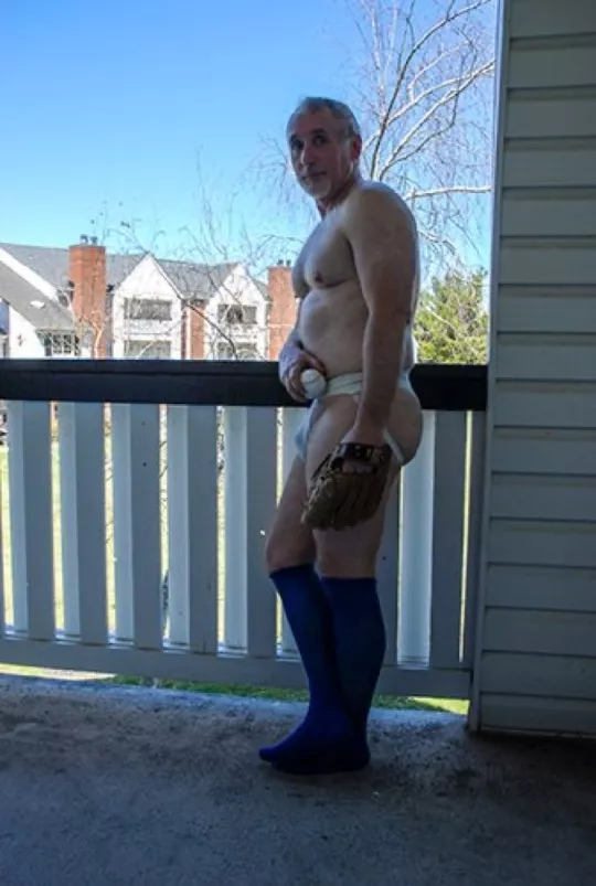 ready to play ball posted by peludoporfavor