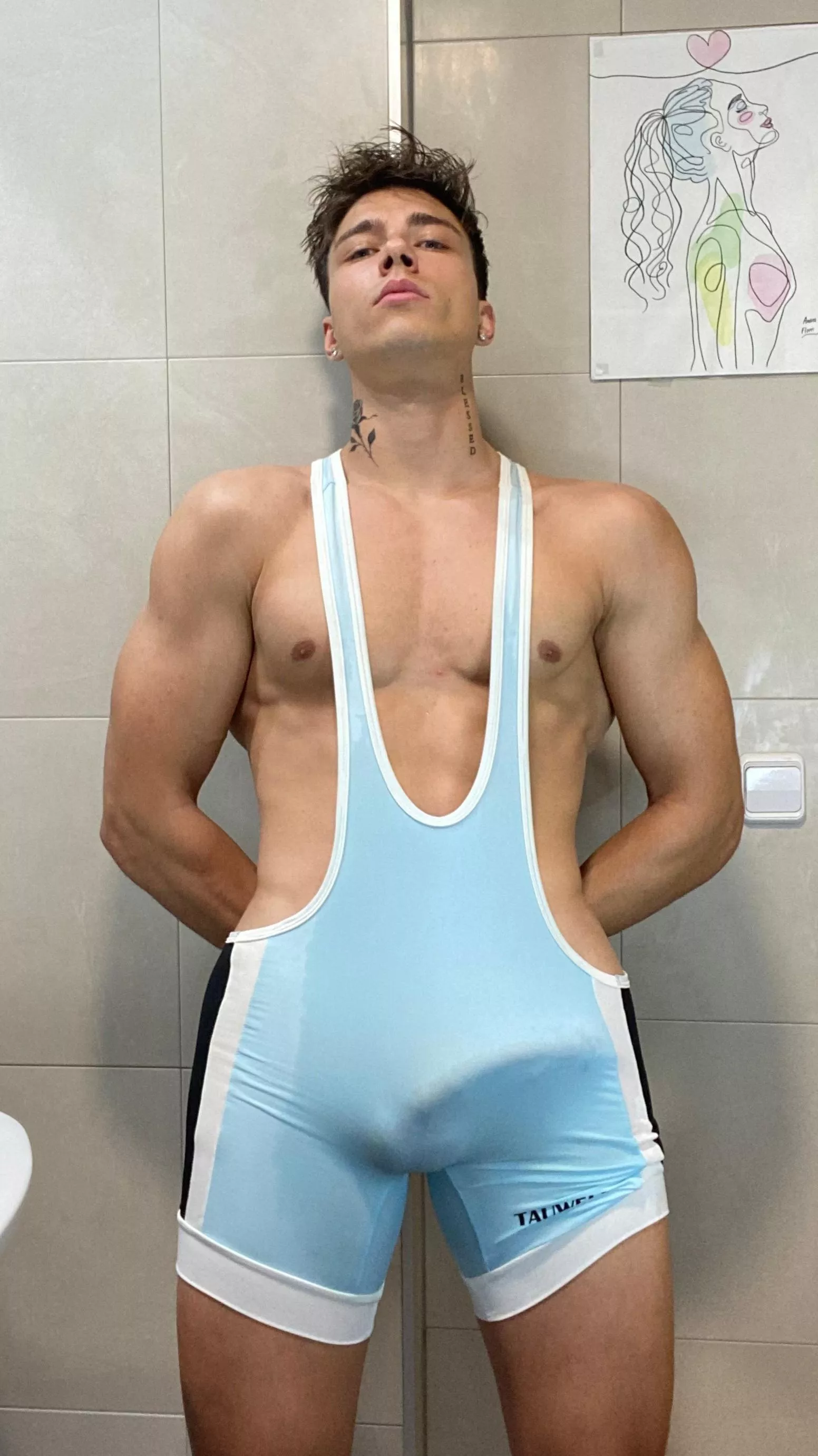 Ready to wrestle posted by Goldengeorgiii