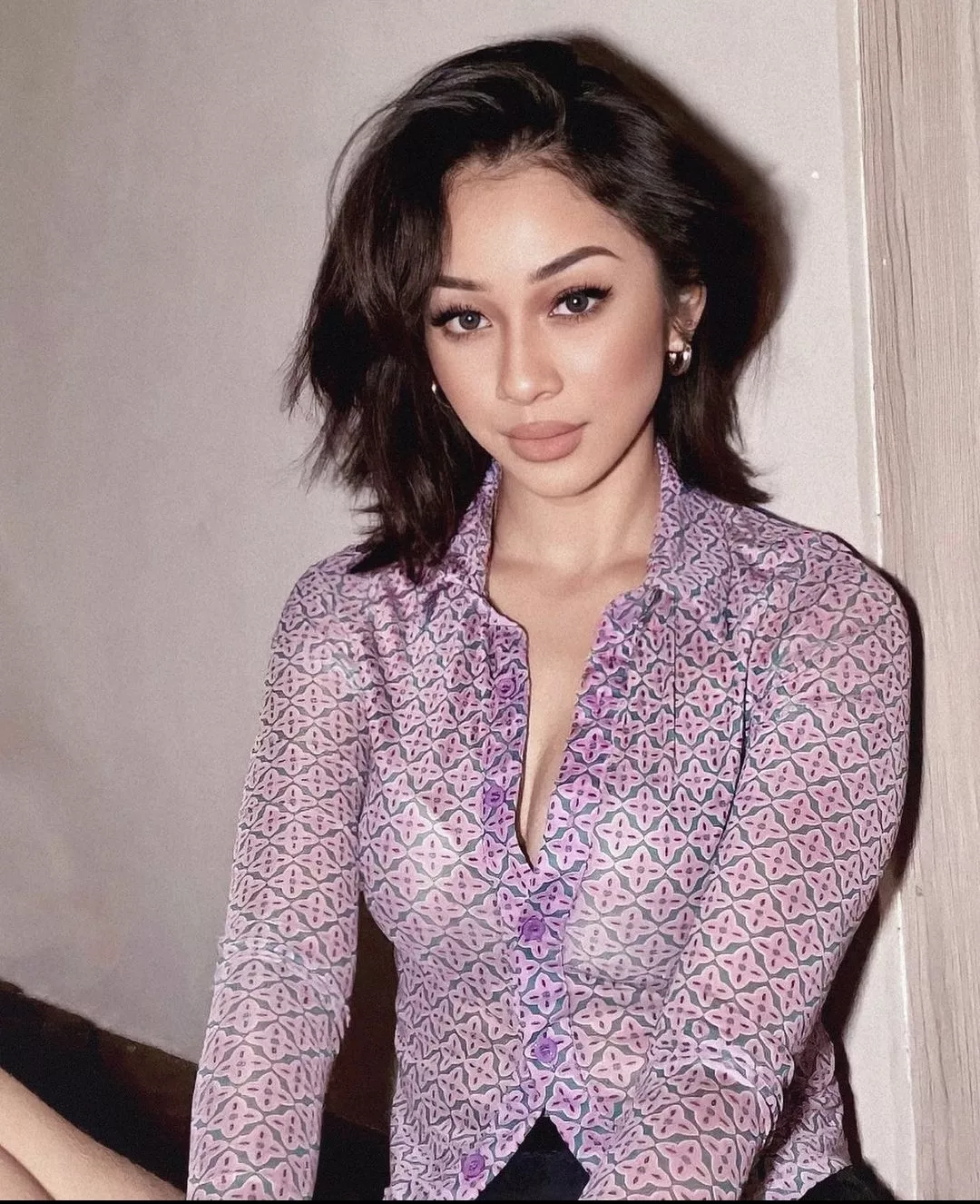 Really gorgeous girl posted by SurfaceAspectRatio