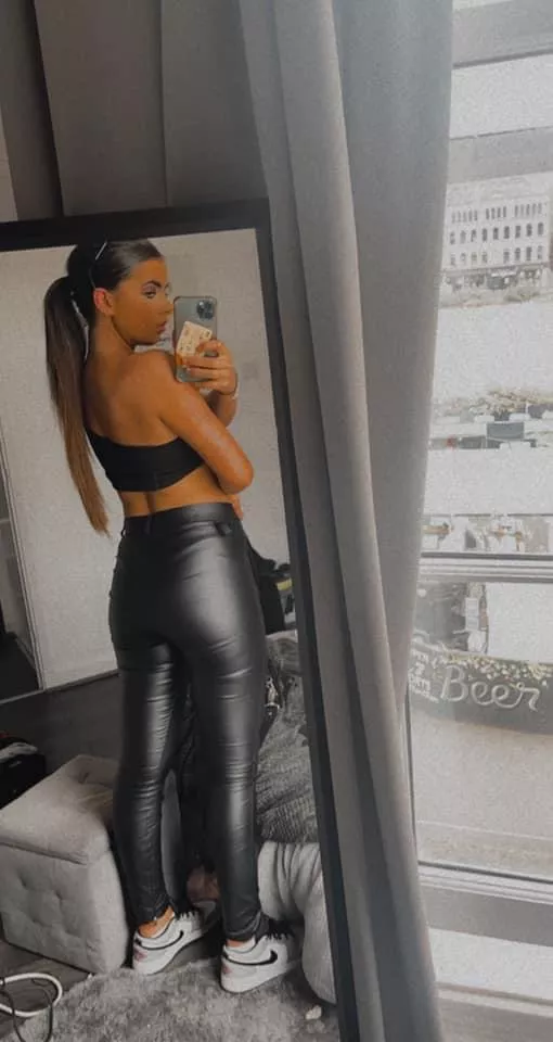 Rebecca 🥵🥵🥵 posted by SlowAmphibian6001