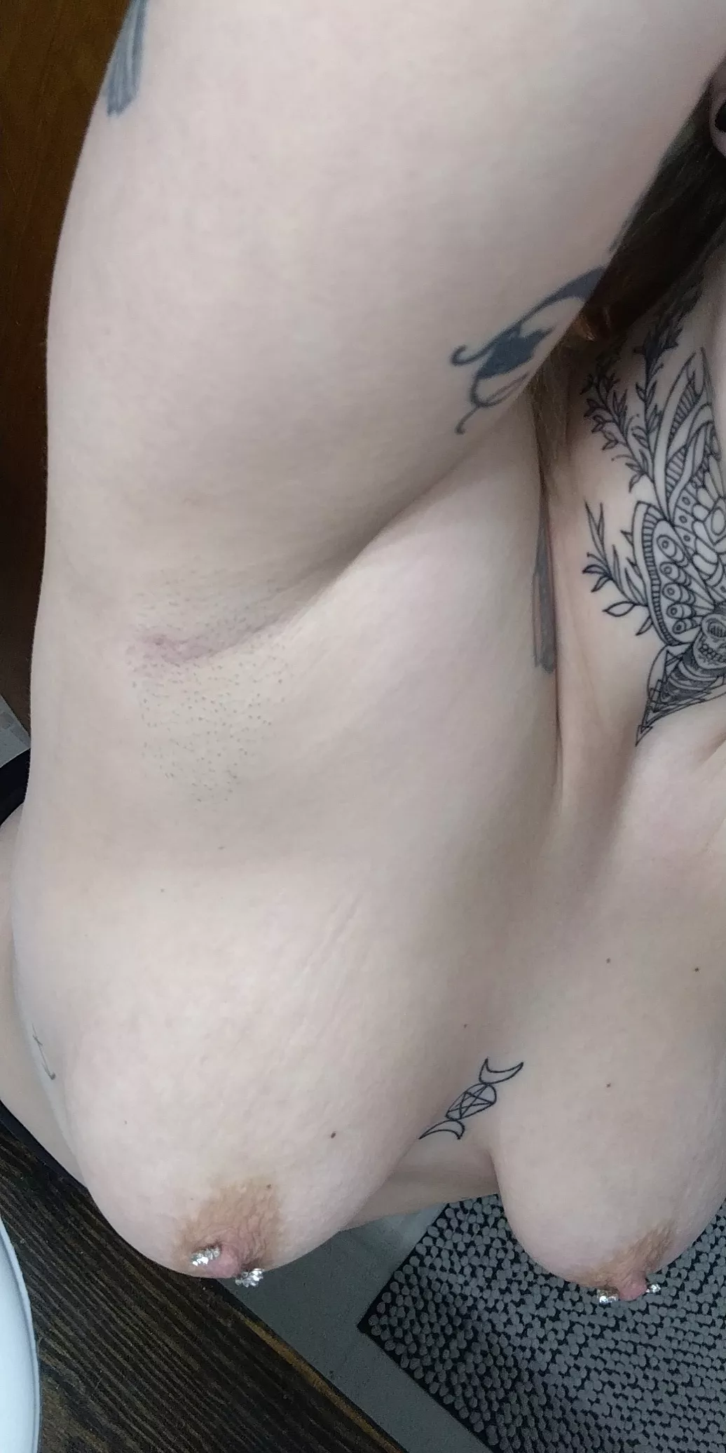 recently discovered I'm a slut for my pits being licked! posted by sinneronsunday
