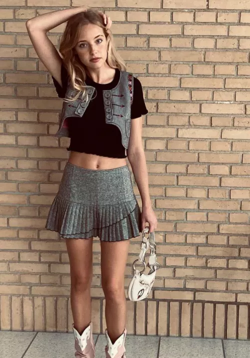 Recieving her education by Master-Bug-1939