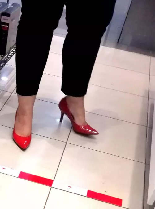 Red 😍 by trevordov