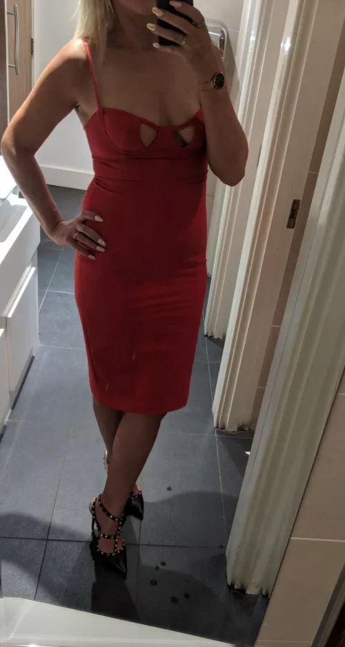 red and black by iwantaria