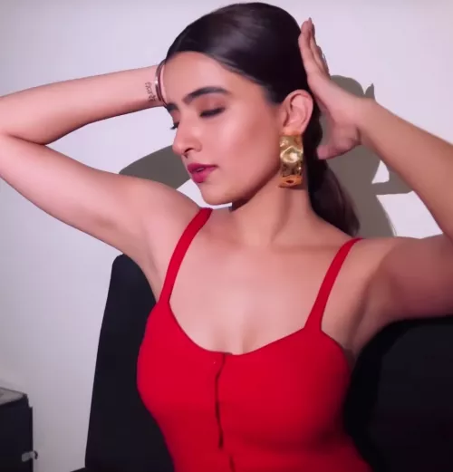 Red apple 🍎 by Dependent-Art5760