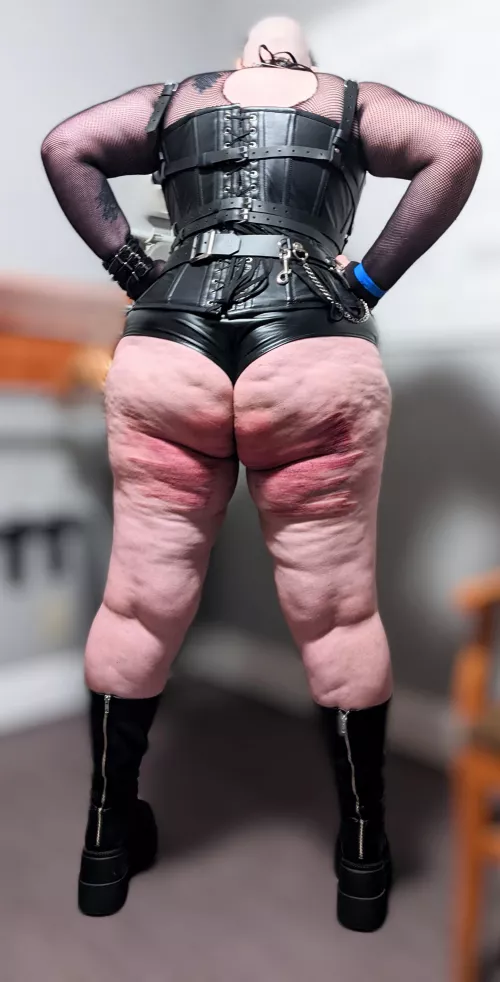 Red bottom, boots and corset by _Londoncalling