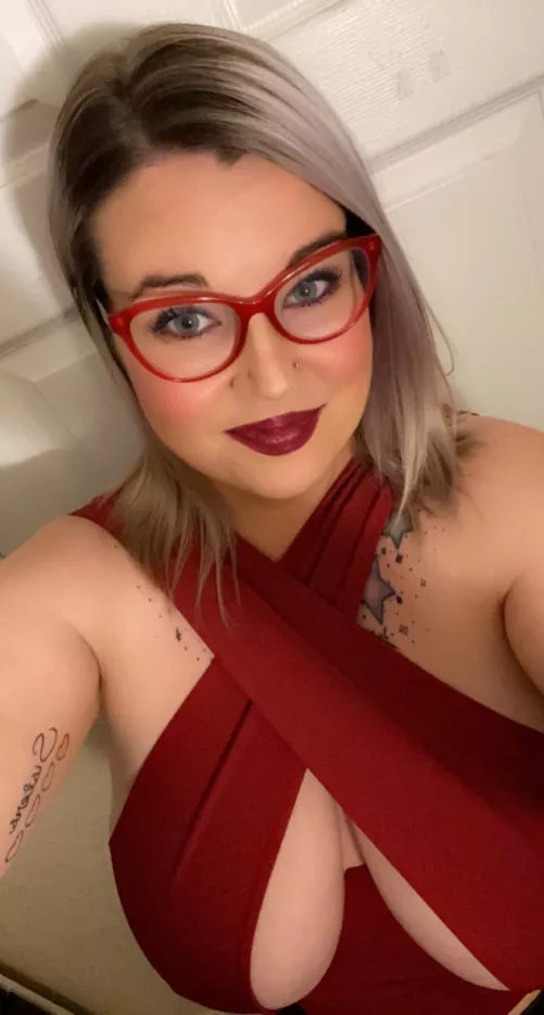 Red is definitely my color 💋 by Submissiveslut89