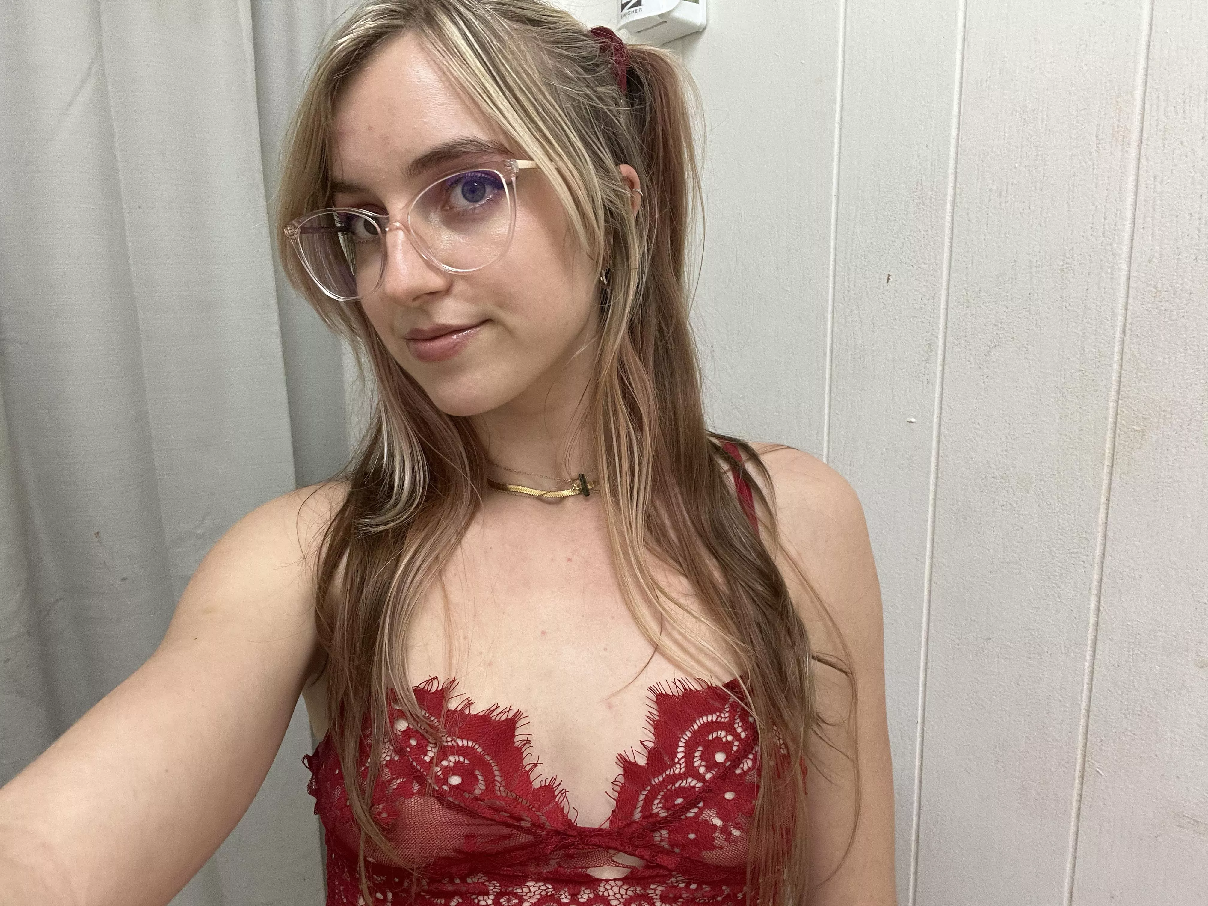 Red lace :) posted by sugarfairymagic