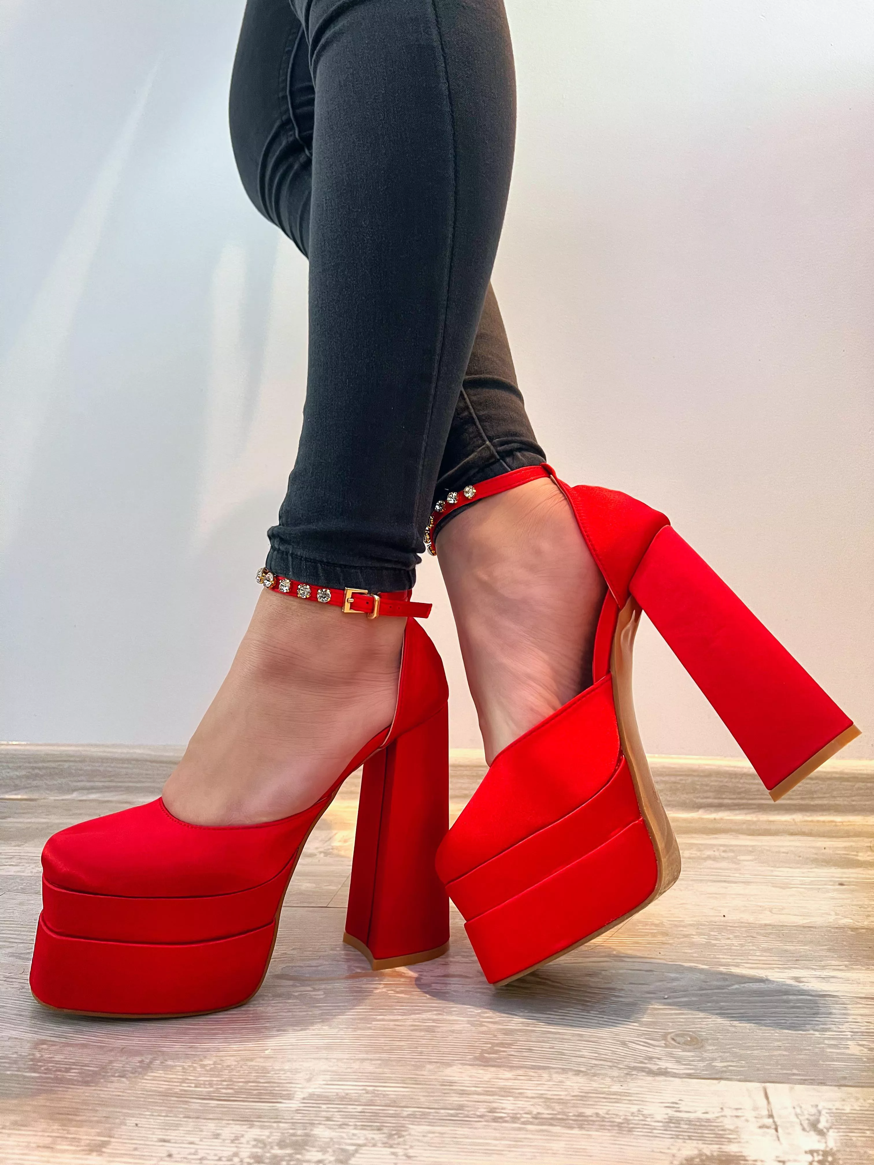 Red ❤️ posted by Fine-Ad2329