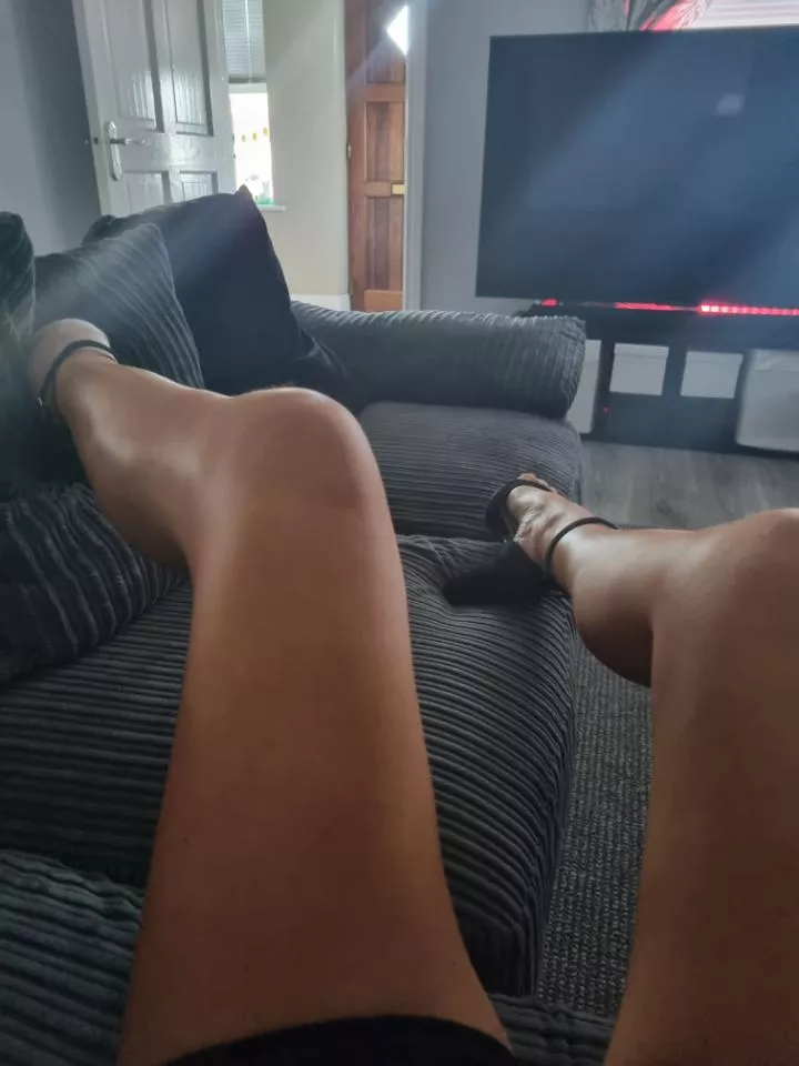 Relaxing at home for the party guests to arrive. Can't wait posted by Brief-Cup8670