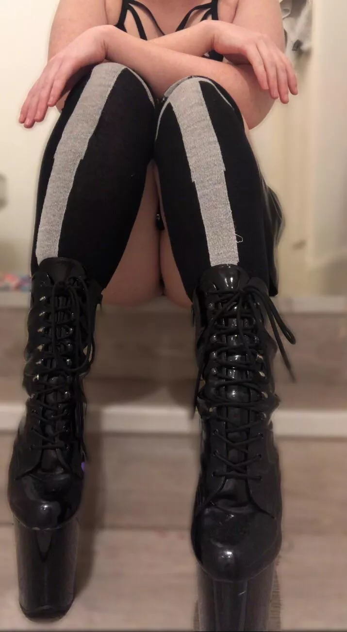 Remember to wish your dommy a happy Mother’s Day next week posted by WhatALittleRiot