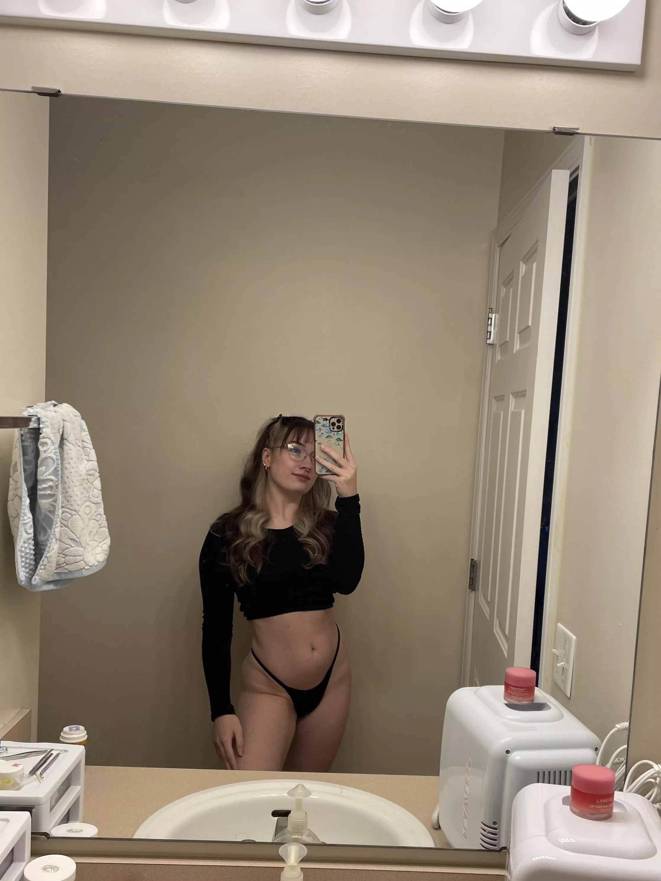 Reminding myself I don’t need to lose body fat to look better ❤️[f] posted by sweetsandpetites