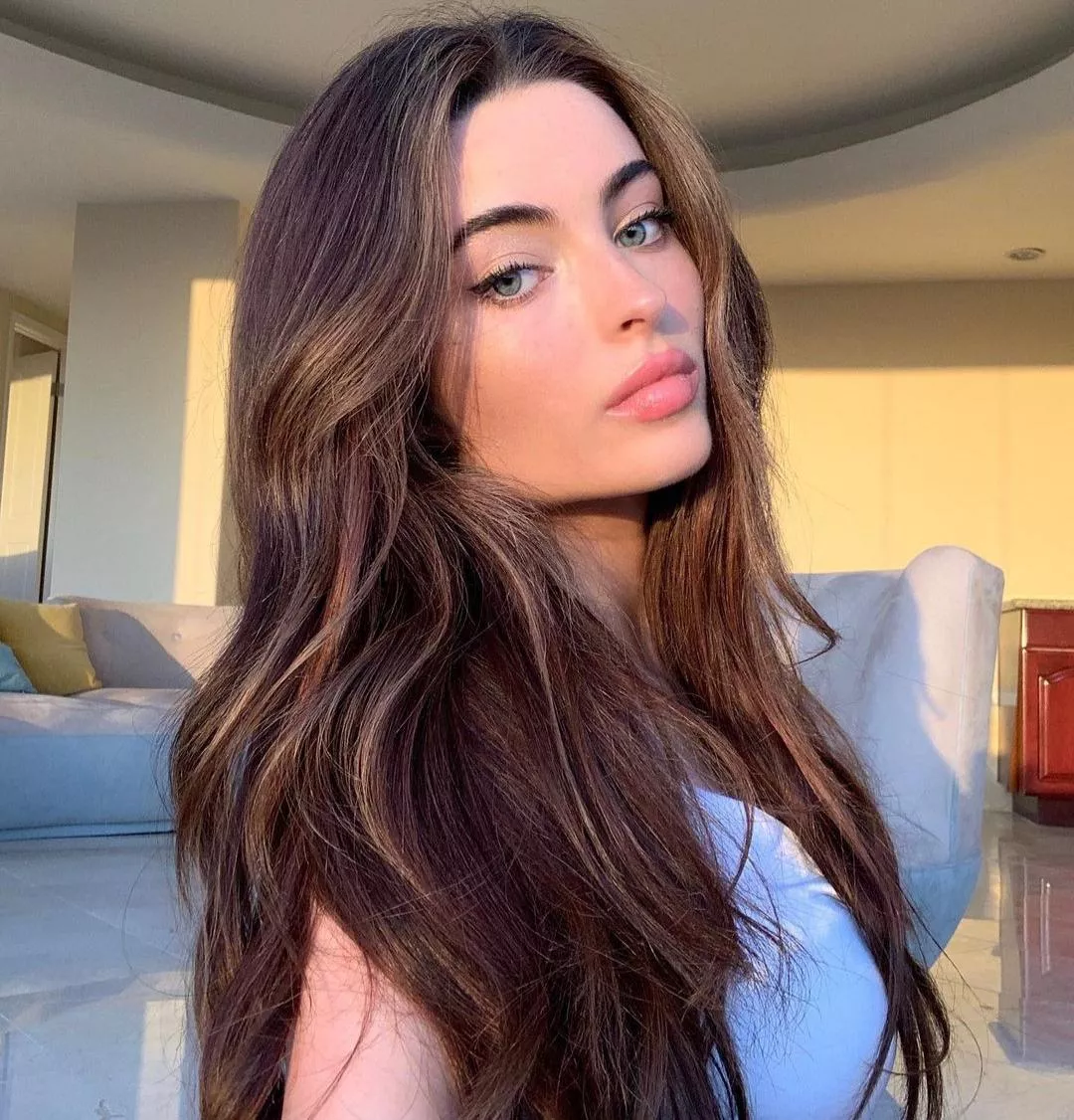 Renee Murden posted by James007BondUK