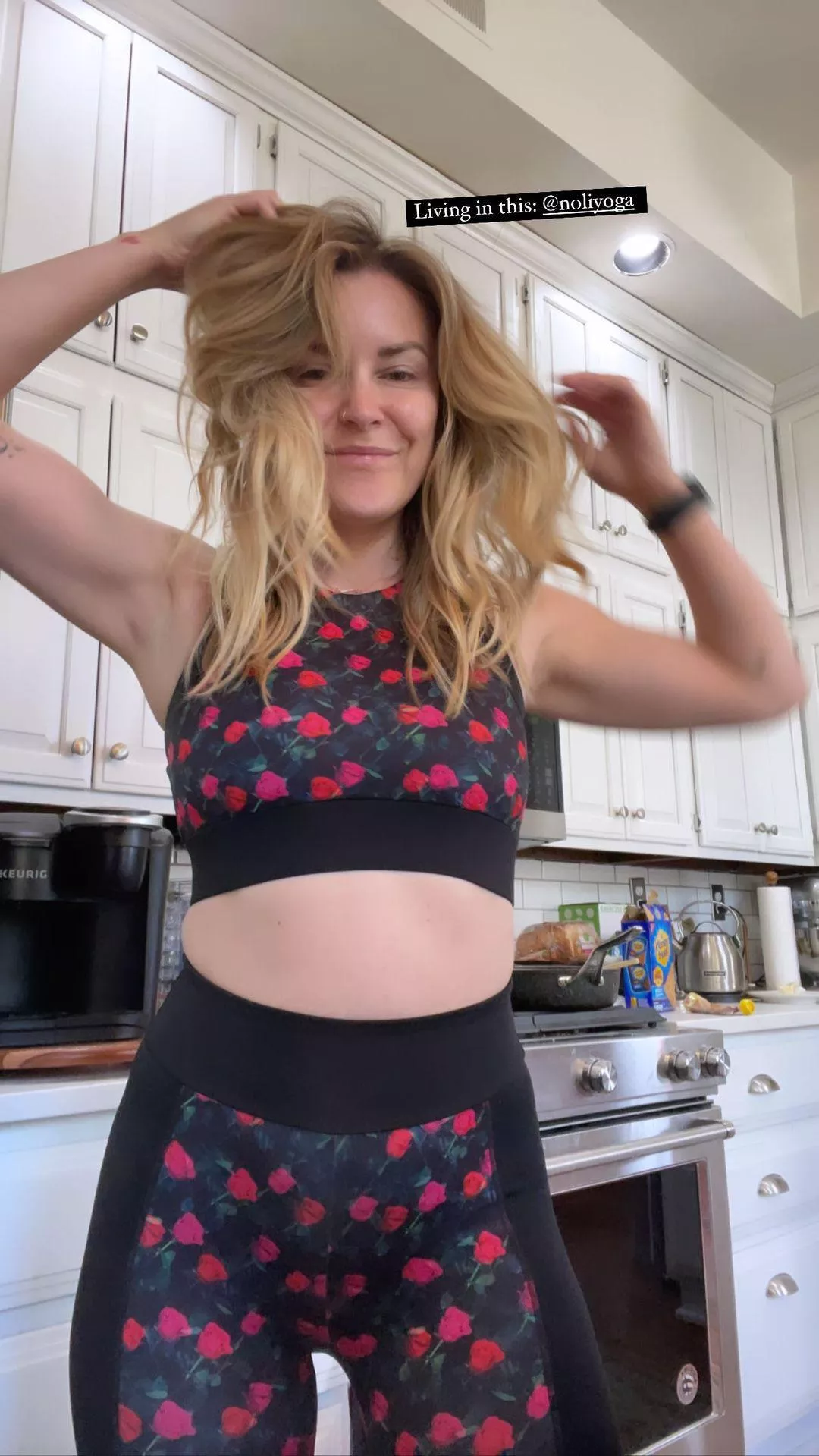 Renee Paquette posted by CuentaDeThrowaway6