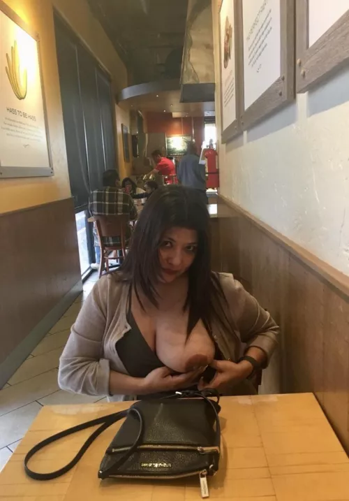 Restaurant flash by therealthicksexymilf
