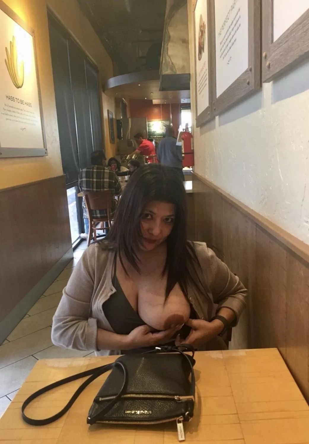 Restaurant flash posted by therealthicksexymilf