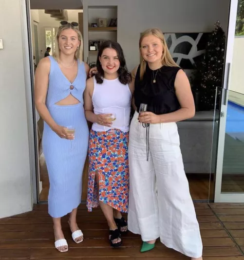 Reverse gangbang? by fun-seeker-